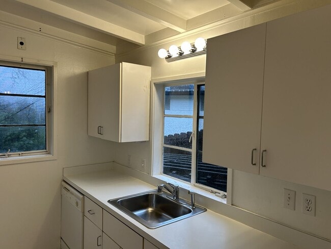 Building Photo - Wonderful 2-Bedroom 1-Bath Home