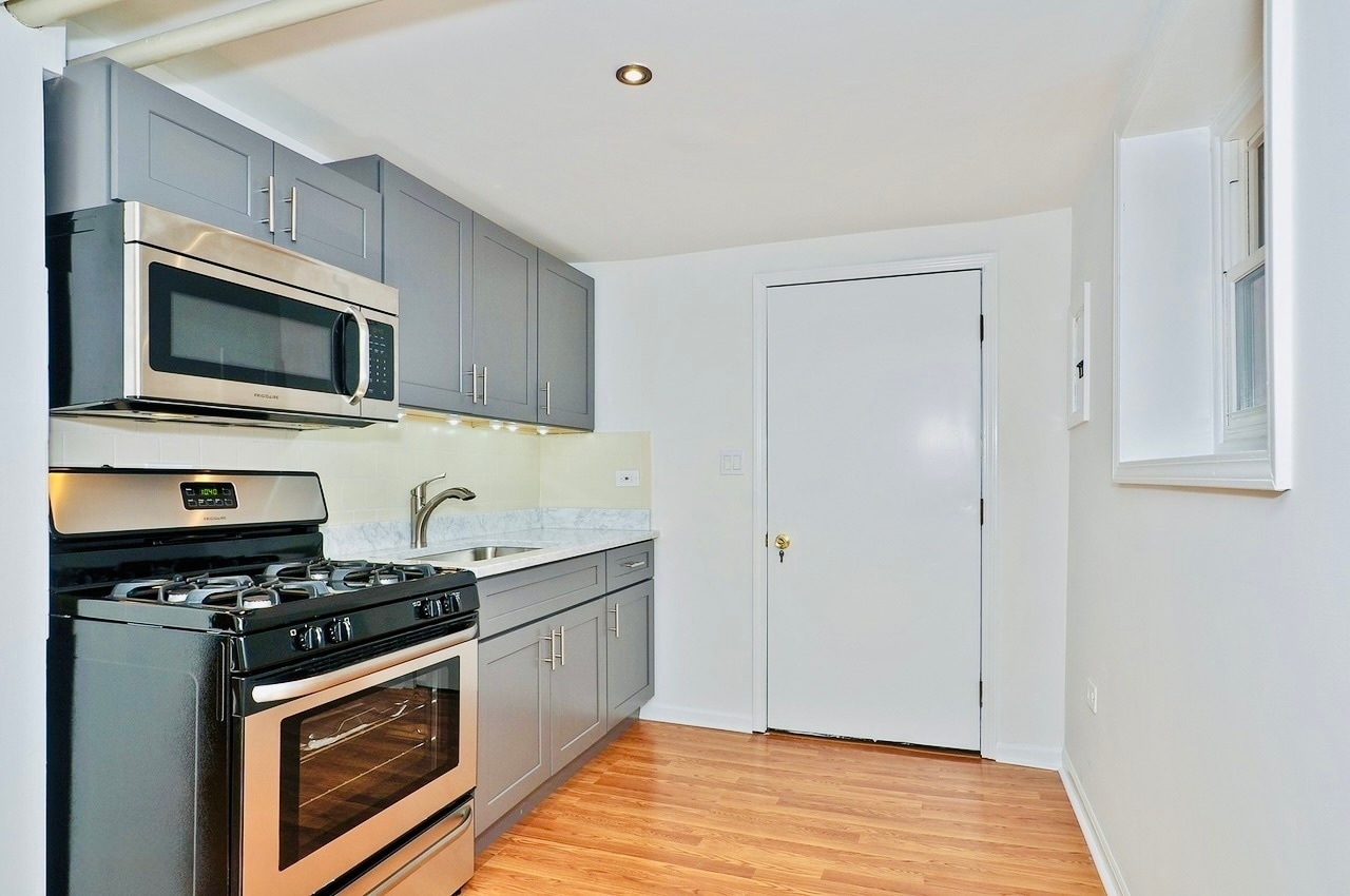 Building Photo - 4757 N Paulina St