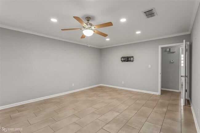 Building Photo - 9346 Shartel Dr