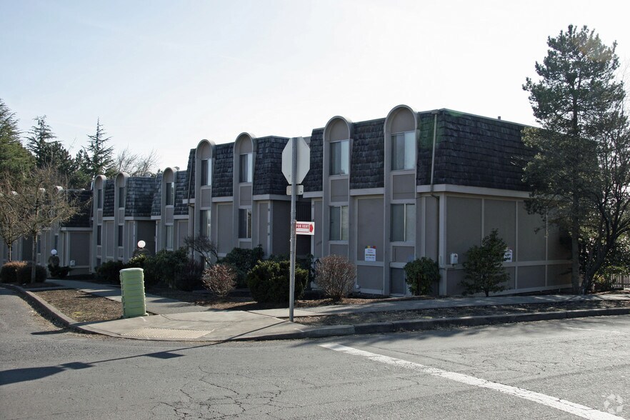 Primary Photo - French Chateau Apartments