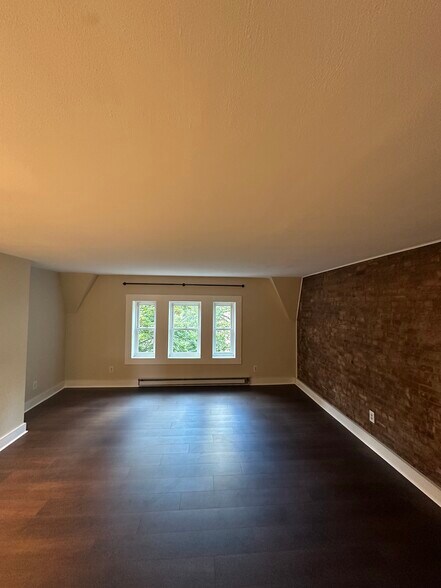 Building Photo - 367 State St