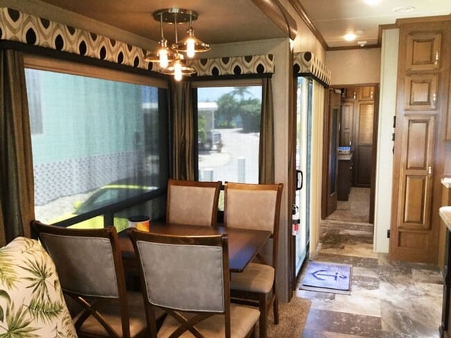 Building Photo - Move in Special! $500 off the First Months Rent!