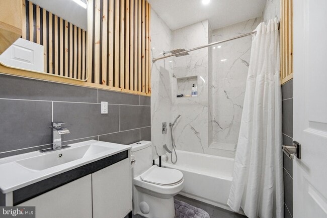 Building Photo - 268 W Duncannon Ave