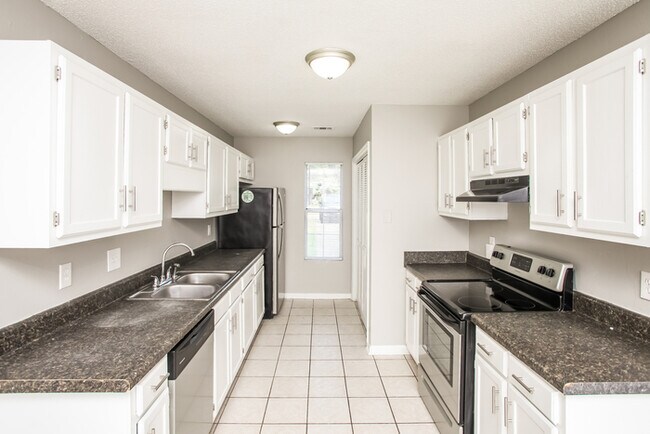 Building Photo - Charming 3-Bedroom with Spacious Backyard