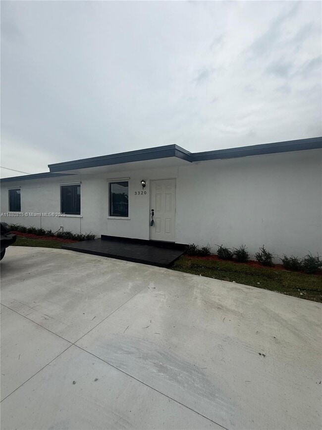 Primary Photo - 3320 SW 97th Ave