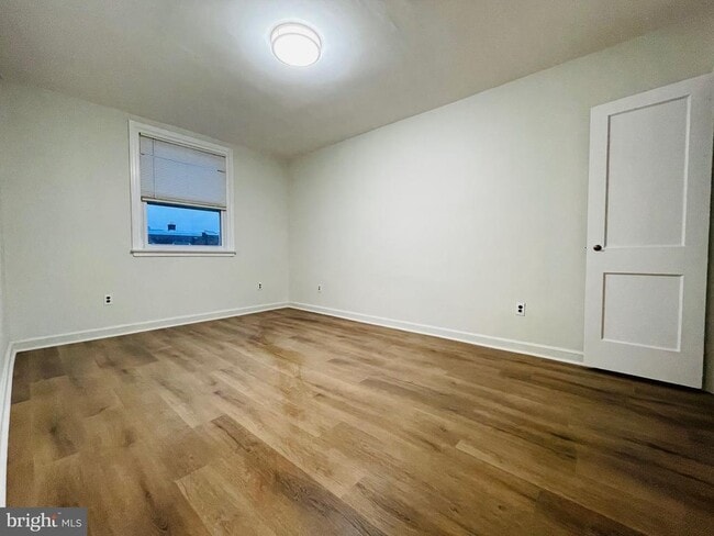 Building Photo - 2129 Longshore Ave