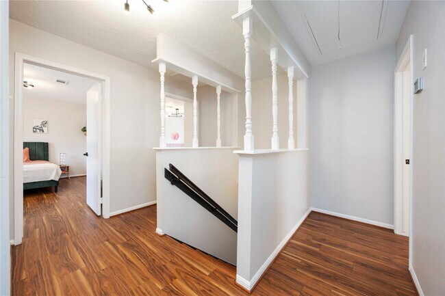 Building Photo - 5511 Green Timbers Dr