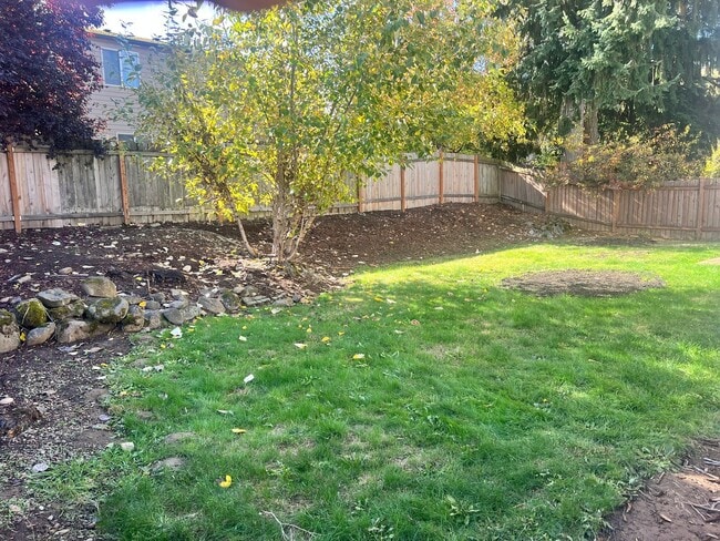 Building Photo - Spacious Home with Large Backyard in Union...