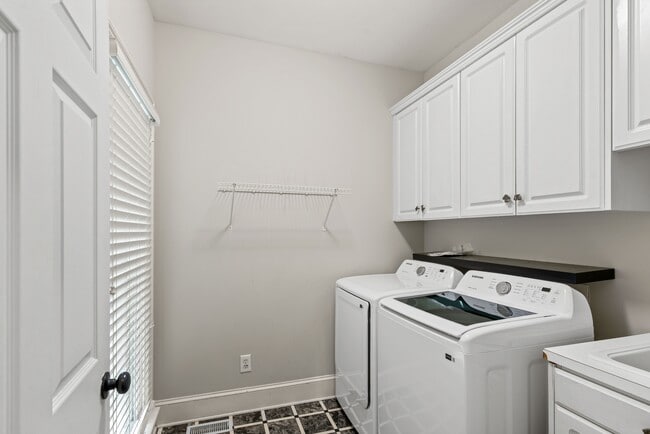 Building Photo - 3833 Denmeade Dr