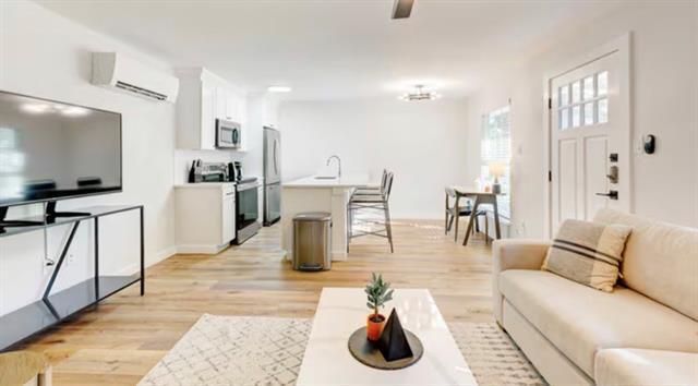 Primary Photo - 425 N Rosemont Ave