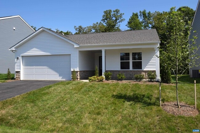 Building Photo - 335 Horse Path Dr