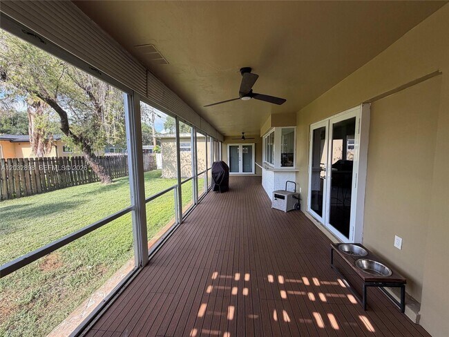 Building Photo - 8907 SW 49th Ct