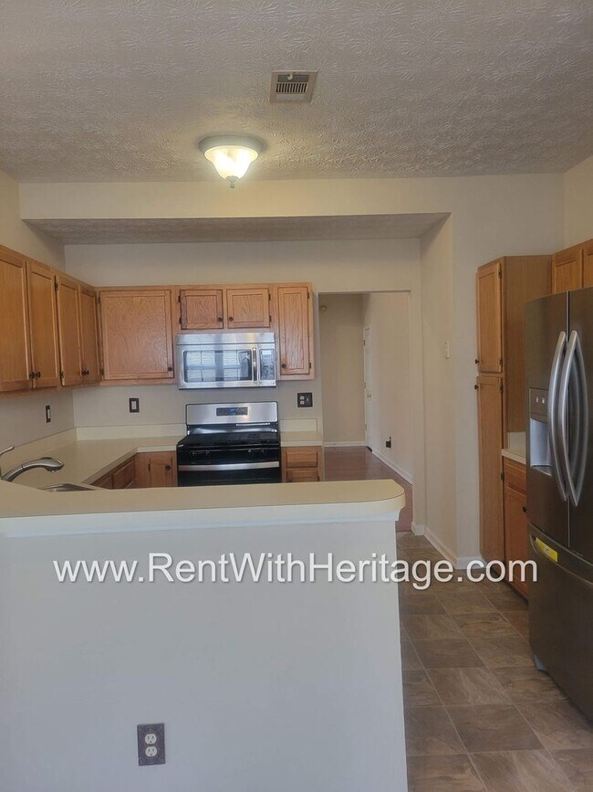 Building Photo - WOW!!...GORGEOUS HOME/HARDWOOD FLOORS/ UPGRADES GALLORE / SWIM - TENNIS