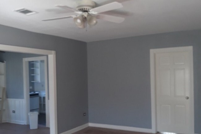 Living Room - 2021 Santa Rosa St