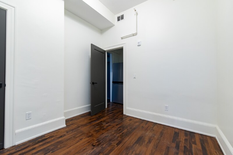 Building Photo - 215 Broadway