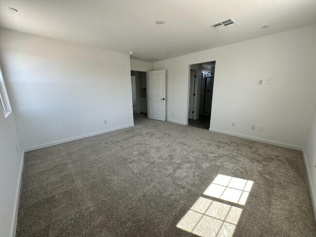 Building Photo - 878 Benning St