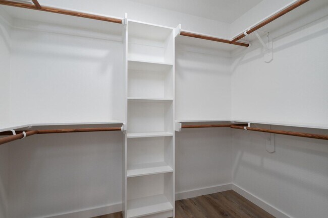 Building Photo - Stylish 3/2 Home with Open Concept Living — 15 Min to Stargate