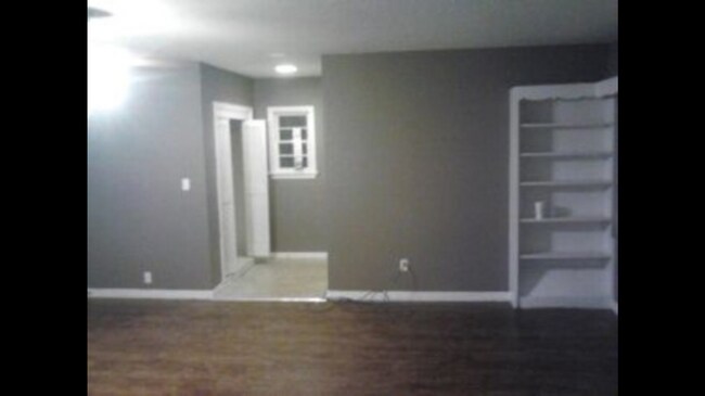 Building Photo - Pre Leasing for fall 2026!