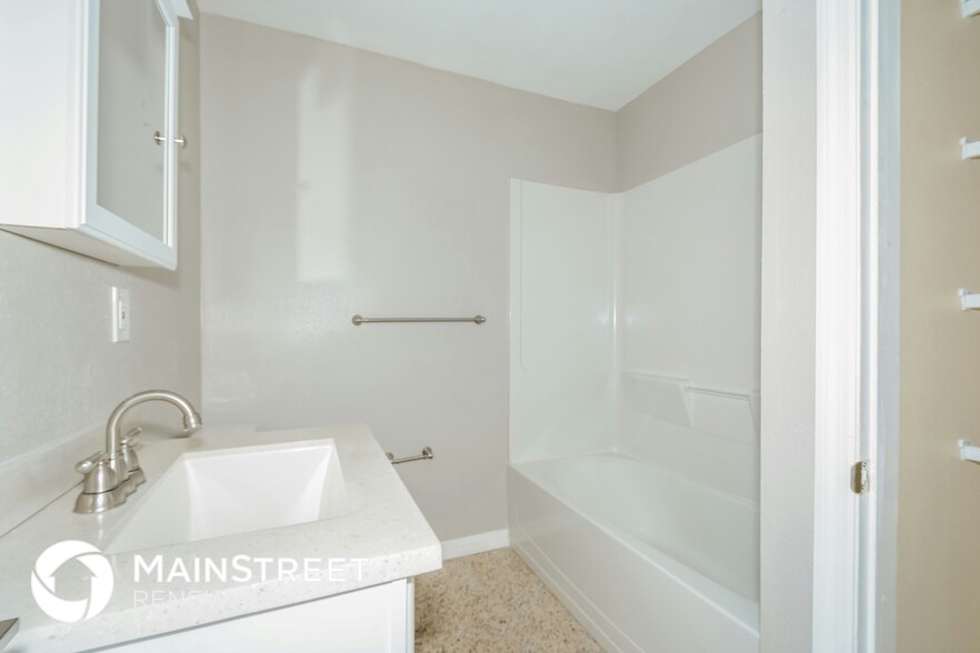 Building Photo - 2804 W Nassau St