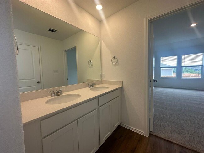 Building Photo - 176 Jeffers