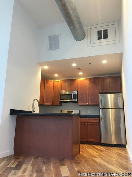 Building Photo - 600 Columbia Rd