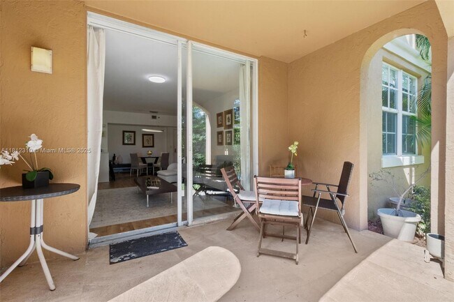 Building Photo - 19999 E Country Club Dr