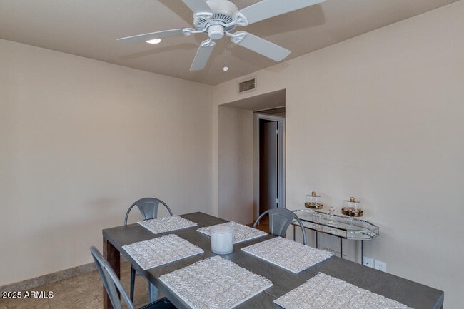 Building Photo - 6768 E Grandview Dr