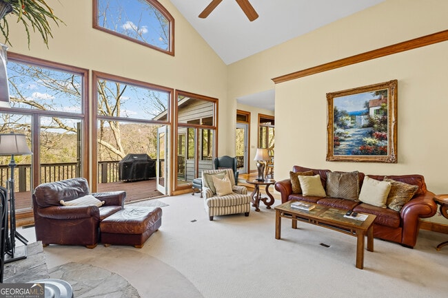 Building Photo - 339 Willow Dr