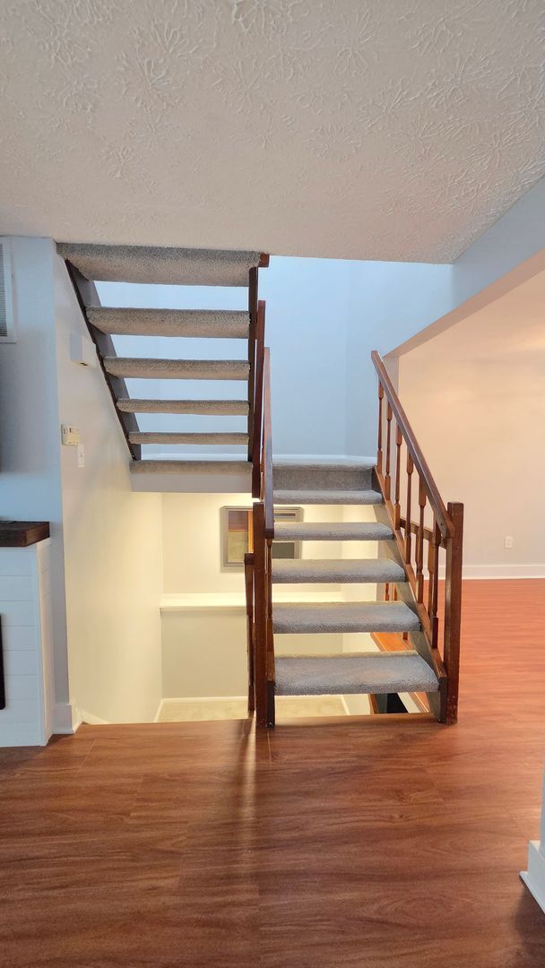 Building Photo - Beautiful Newington Forest Townhome