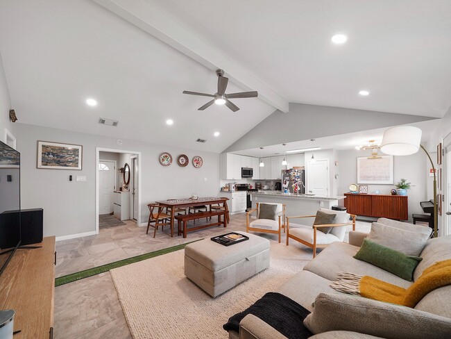 Building Photo - 5014 Mary Lou Dr