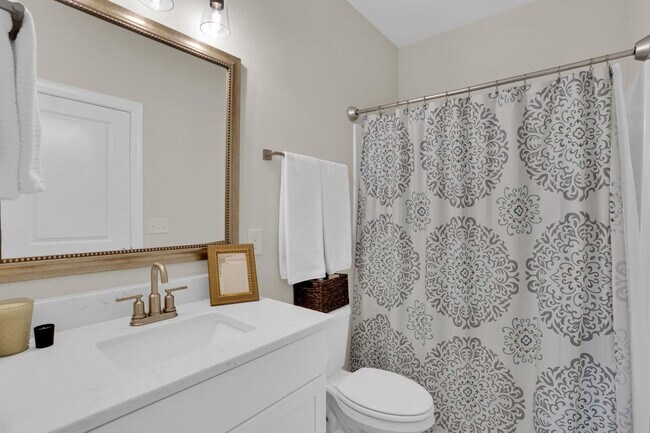 Building Photo - Bull Street District 3 Bedroom 3.5 Bath