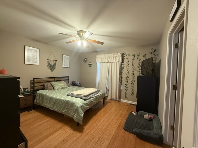 Building Photo - 2717 Glenwood Ct