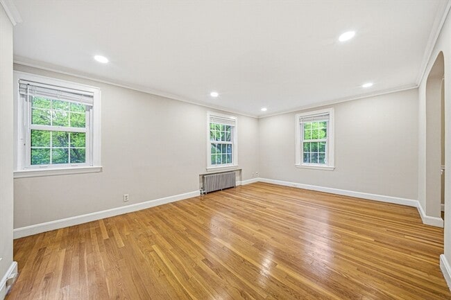 Building Photo - 33 Harvard St