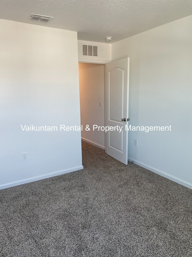 Building Photo - 9312 Kiskadee Ct