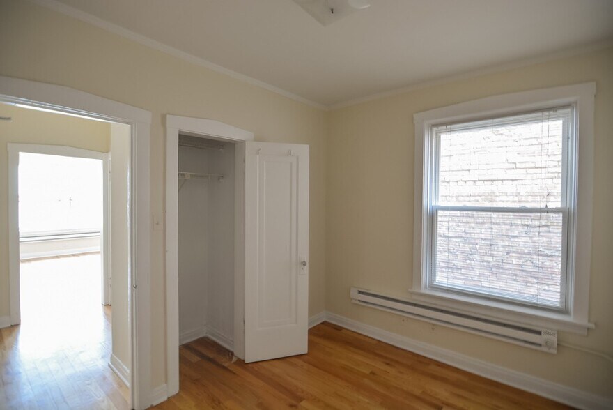 Building Photo - 516 W Melrose St