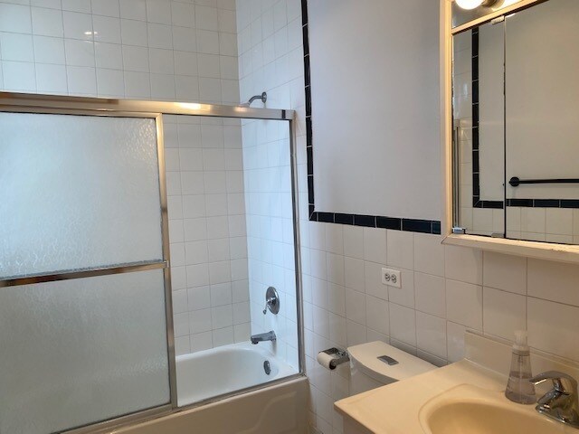 Building Photo - 642 W Buckingham Pl