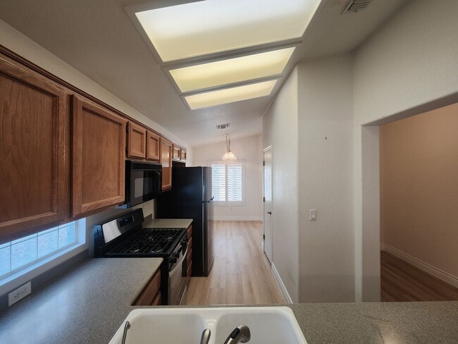 Building Photo - Single-Story 2-Bed | 55+ Community | Henderson