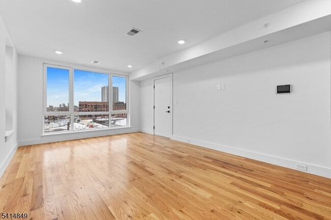 Building Photo - 37 S 7th St