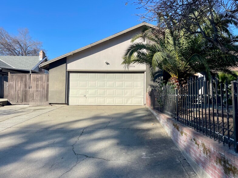 Building Photo - 6034 Centurion Cir