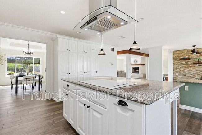 Building Photo - 29059 Meadow Glen Way W