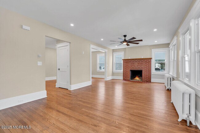 Building Photo - 1214 Sunset Ave