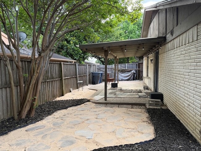 Building Photo - 15745 Covewood Cir