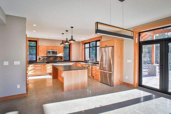 Building Photo - Private, Custom Home in Greenbank!