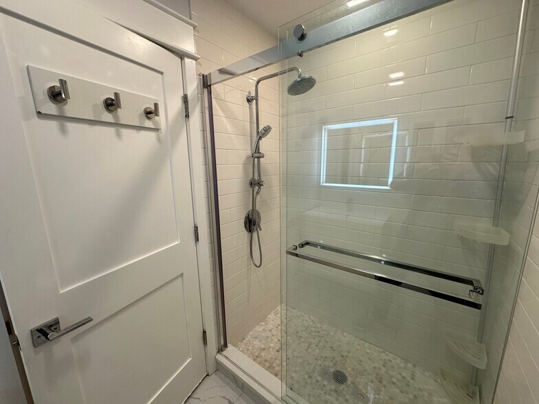 Primary Photo - 326 Chelsea St