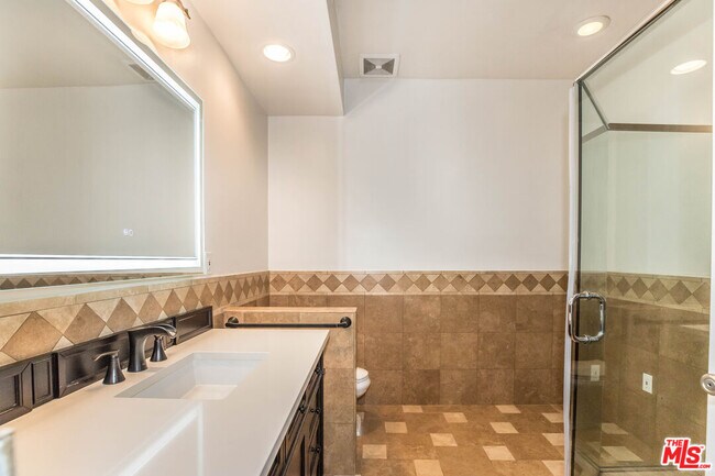 Building Photo - 4355 Ventura Canyon Ave