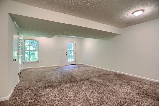 Building Photo - Contemporary Living At It's Finest in Lovely Owings Mills!!
