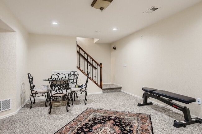 Building Photo - 9805 Cypress Point Cir