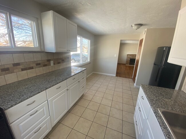 Building Photo - 3515 Eakin Rd