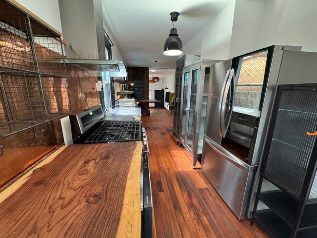 Building Photo - Remodeled 3BR/2BA Oasis with Hot Tub, Saun...
