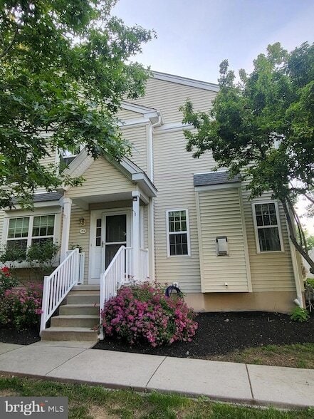 Primary Photo - 284 Flagstone Rd